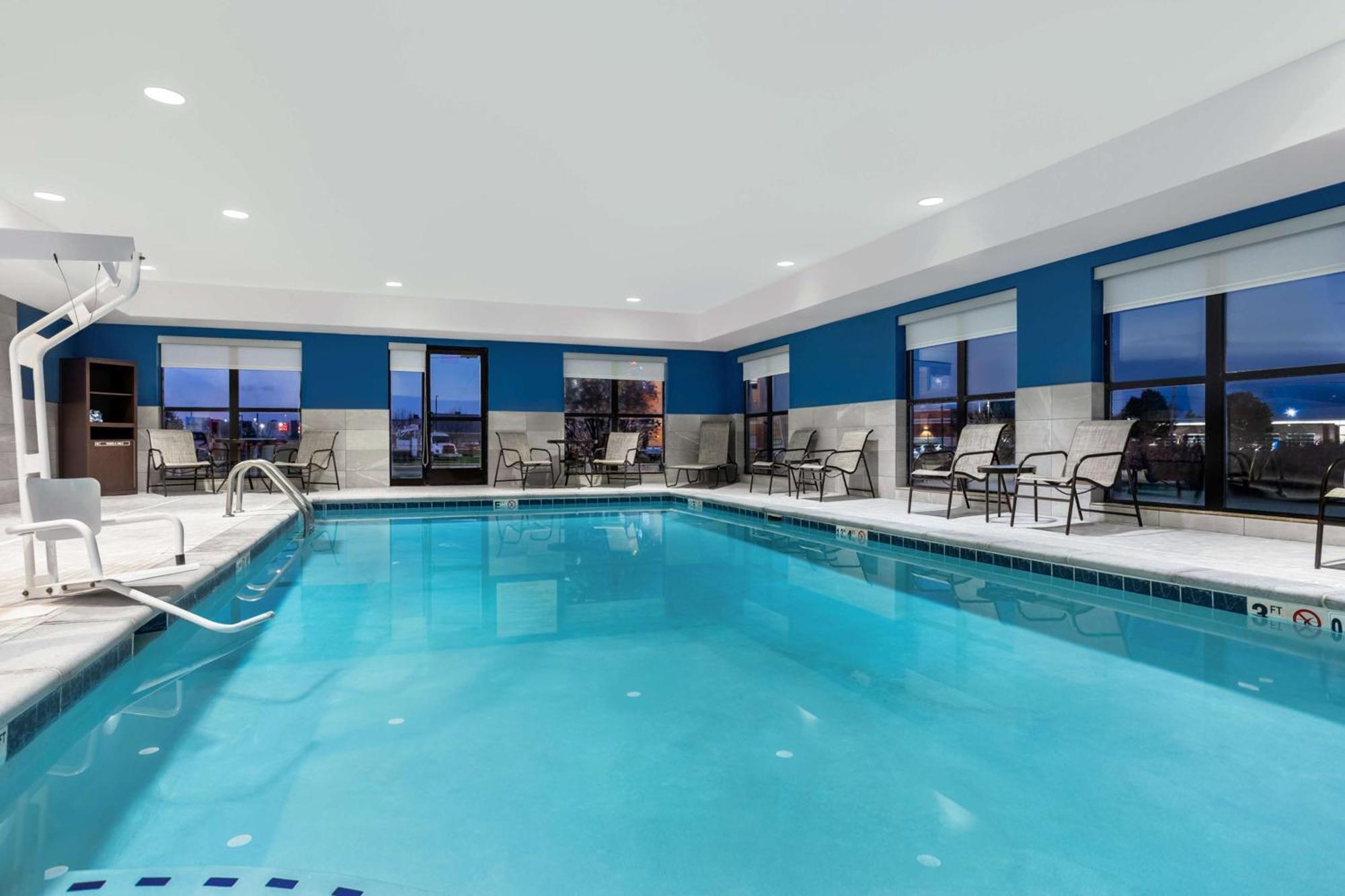 Hampton Inn & Suites Muncie Kültér fotó